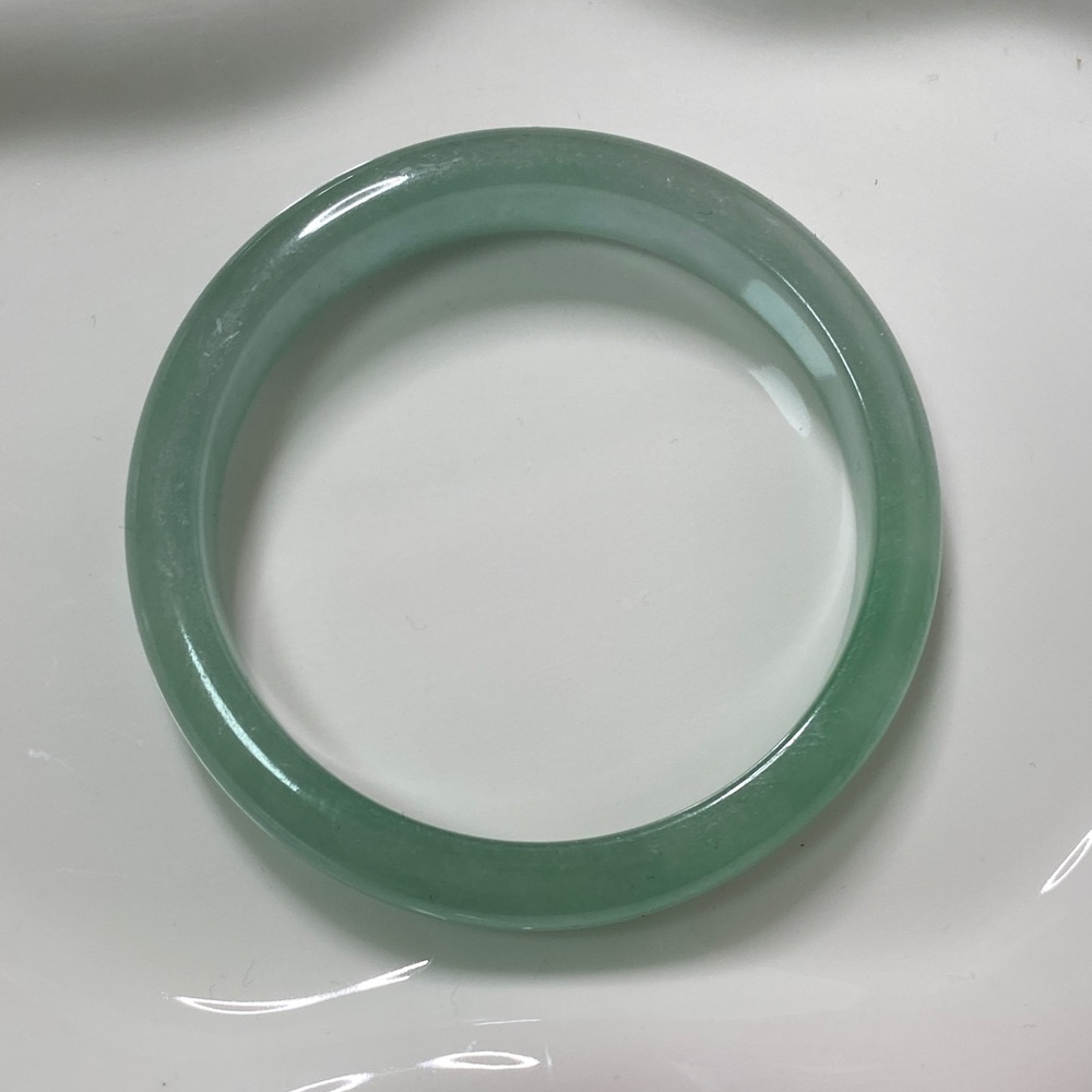 Green Jade Bangle Bracelet - Picture 5 of 12